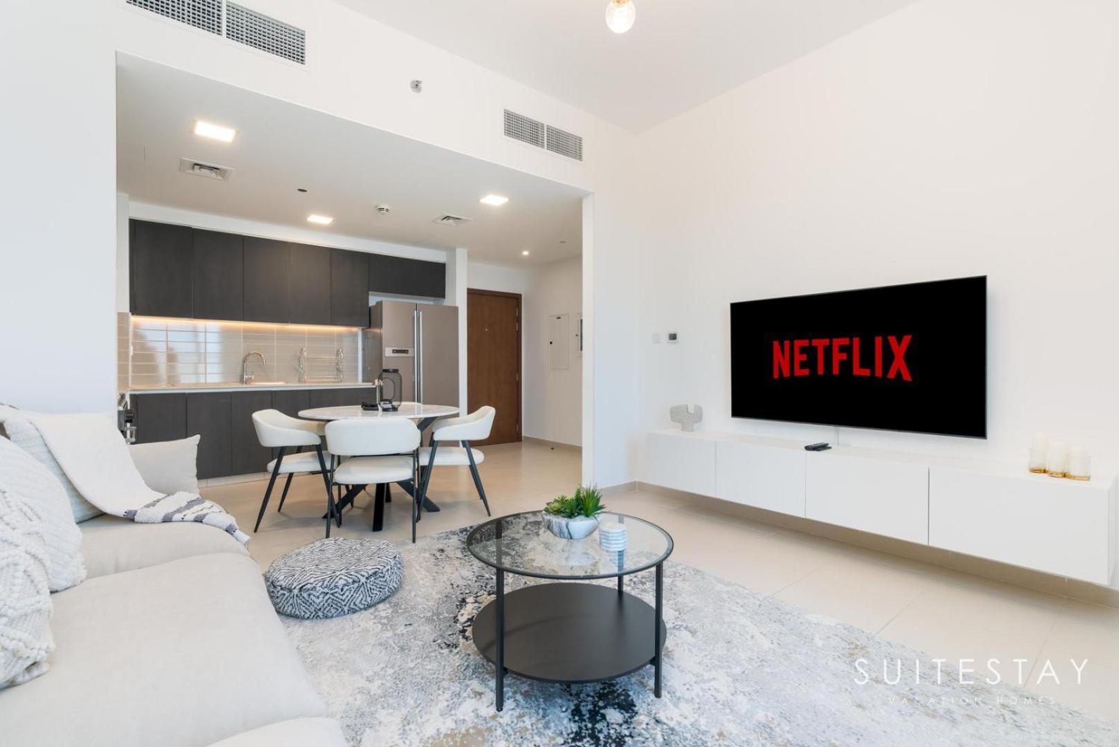 Stylish Living In A Vibrant Modern Apartment